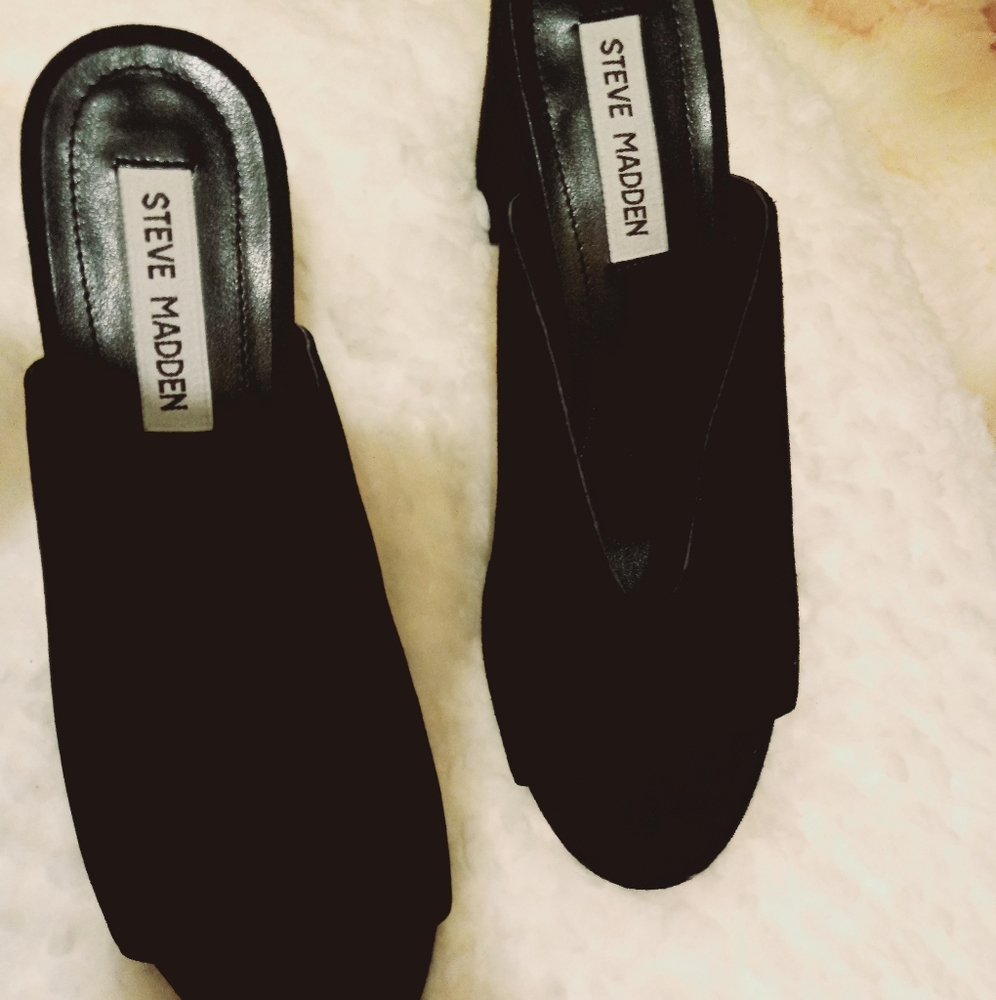 Black Steven Madden.. Betty Boo.. open back moderate heels